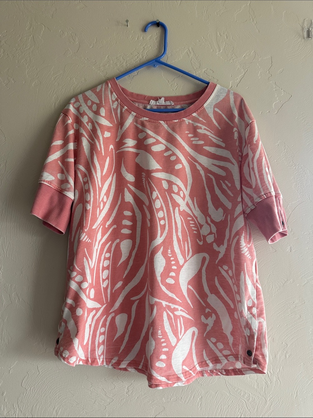 Jane and Delancey Pink and White Abstract Short Sleeve Tee